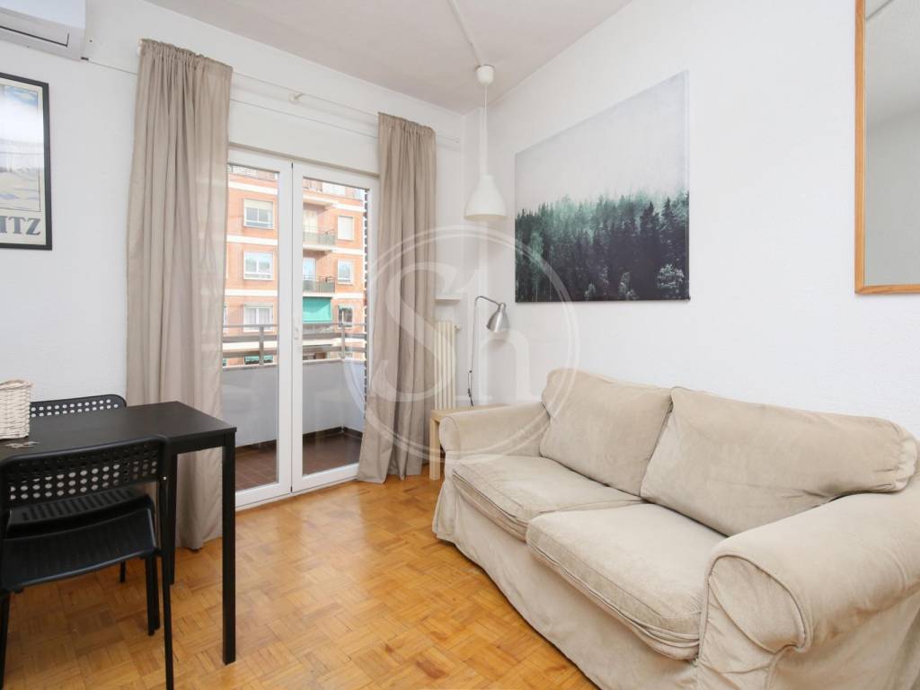 Alquiler Piso Madrid. Piso de dos habitaciones en Calle Santa.... Buen