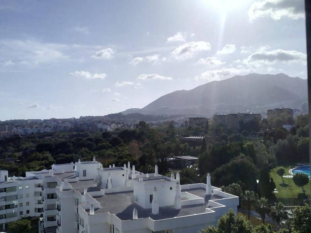 Alquiler Piso en Avenida Gamonal. Benalmádena. 11, ref. 83464607