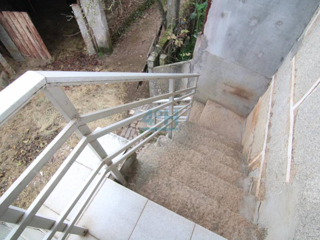 Escaleras acceso vivienda