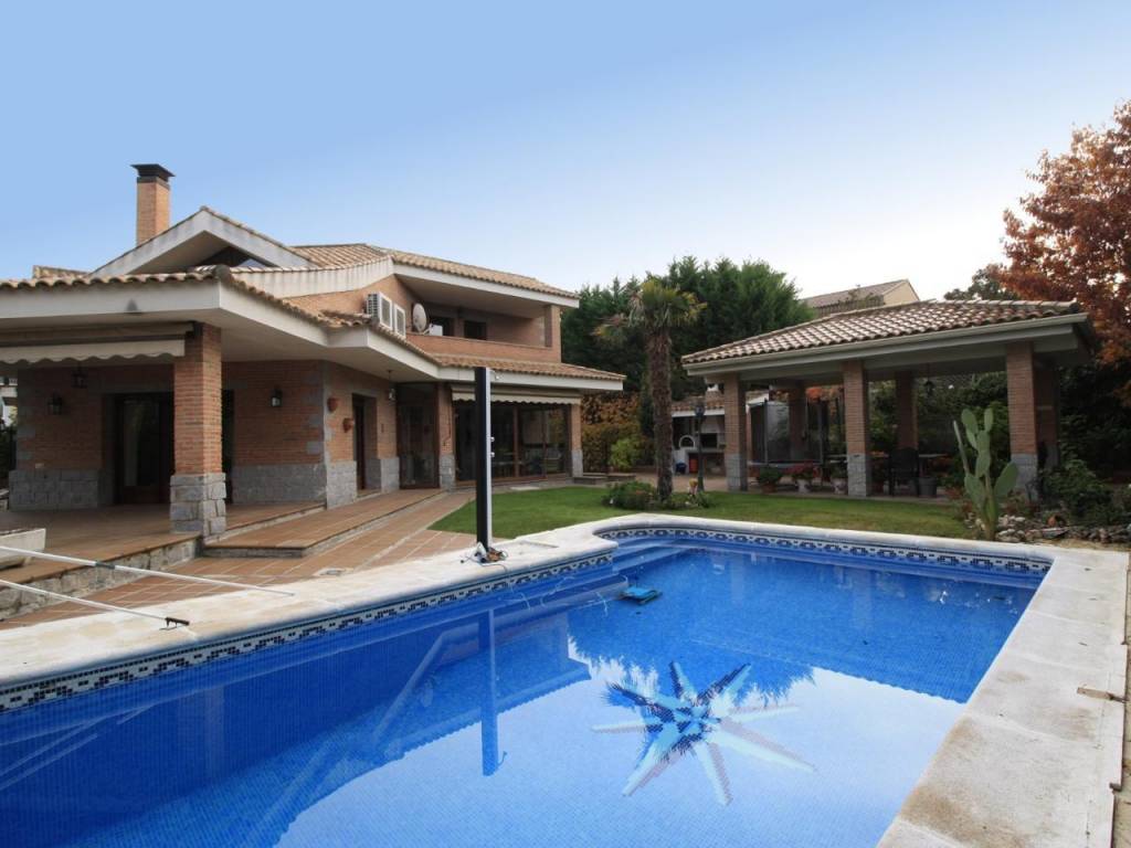 Venta Chalet in Calle Olivar Campo Real. 485 m², ref. 85881745