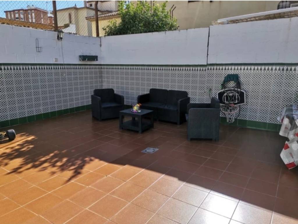 Sale Two-family villa in Calle Fernández Alarcón Málaga. Good condition