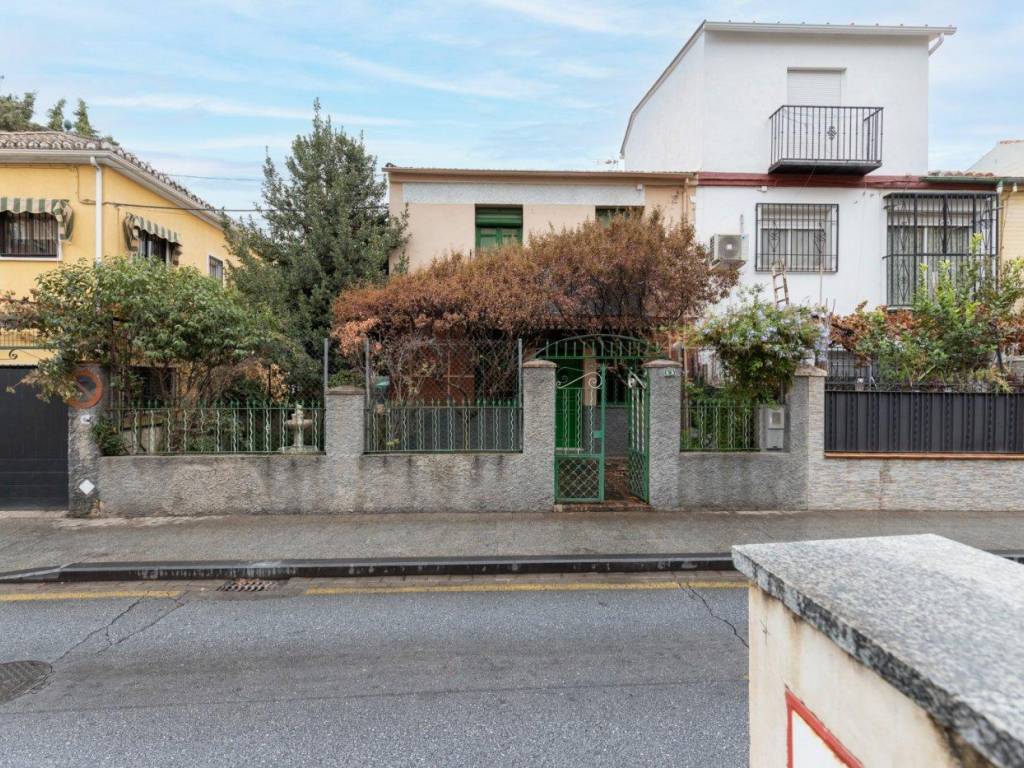 Venta Casa unifamiliar en avenida de america Granada. Con terraza 100 m²