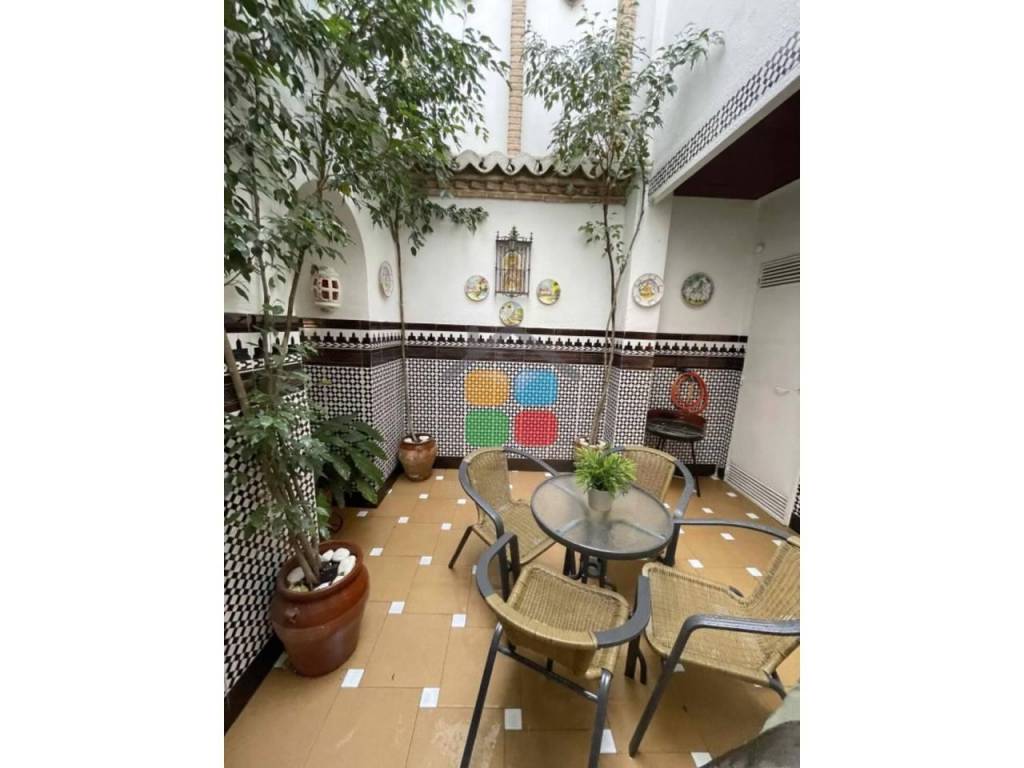Venta Casa adosada en Calle doctor Fleming Jaén. Buen estado con terraza 138 m²