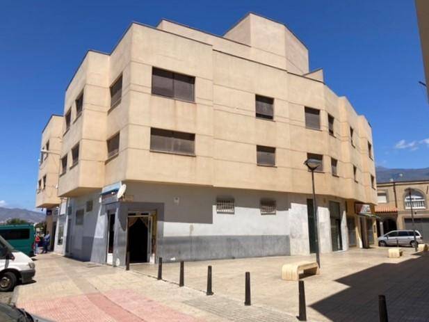 Venta Piso Almería. Piso de tres habitaciones en Calle Camelia (Nd). Tercera planta con terraza