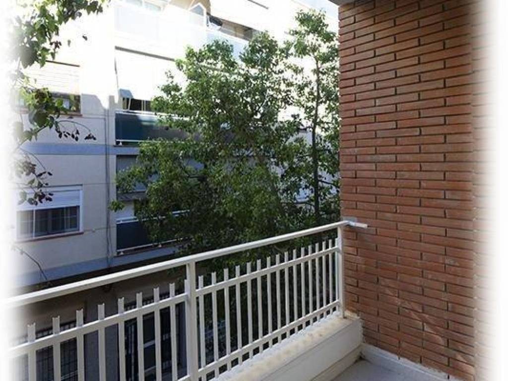 Venta Piso Esplugues de Llobregat. Piso de cuatro habitaciones en Rovellat. Primera planta con terraza
