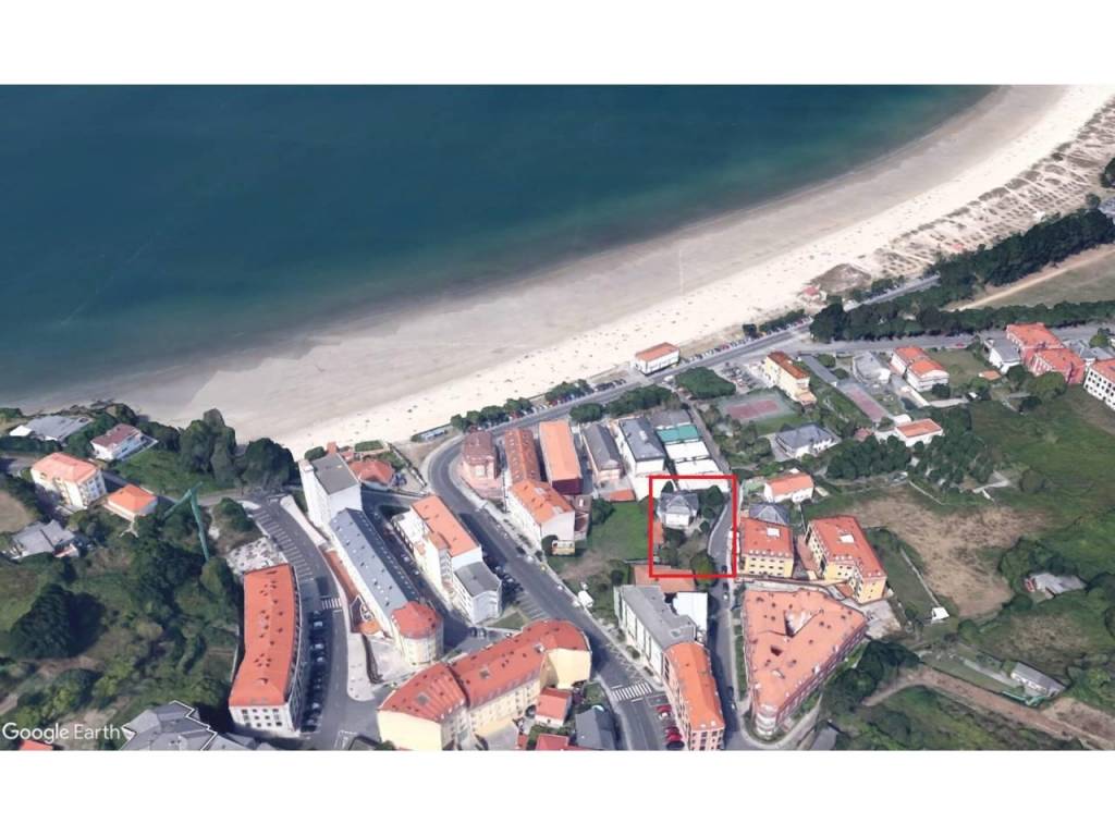 Venta Casa unifamiliar en Travesía Travesía de la Playa 47B Miño. A reformar con terraza 248 m²