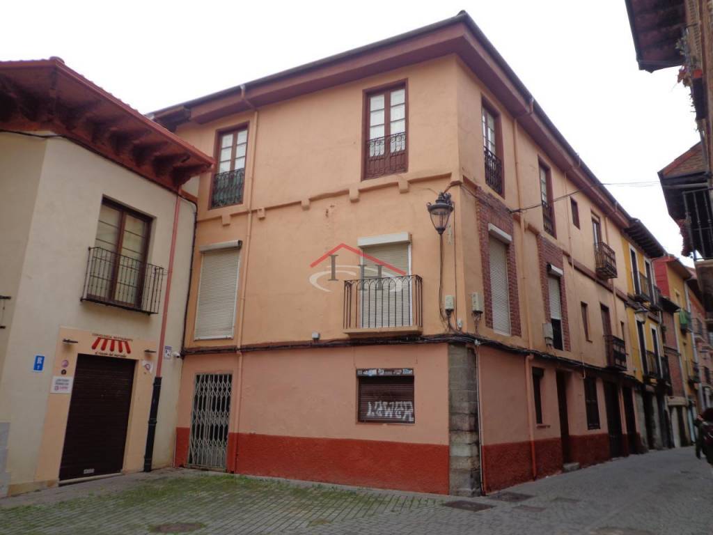 Edificio a reformar León Ref. 92174127 - Indomio.es