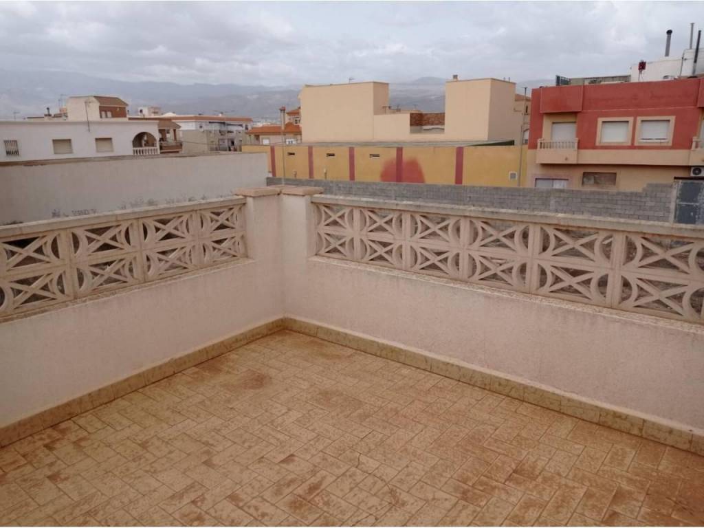 Venta Casa unifamiliar Roquetas de Mar. Buen estado con terraza 180 m²