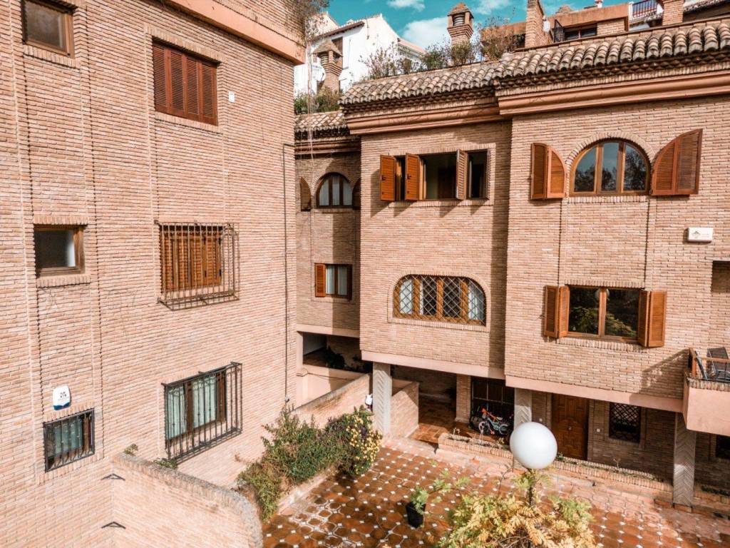 Venta Casa unifamiliar Granada. Con terraza 283 m²