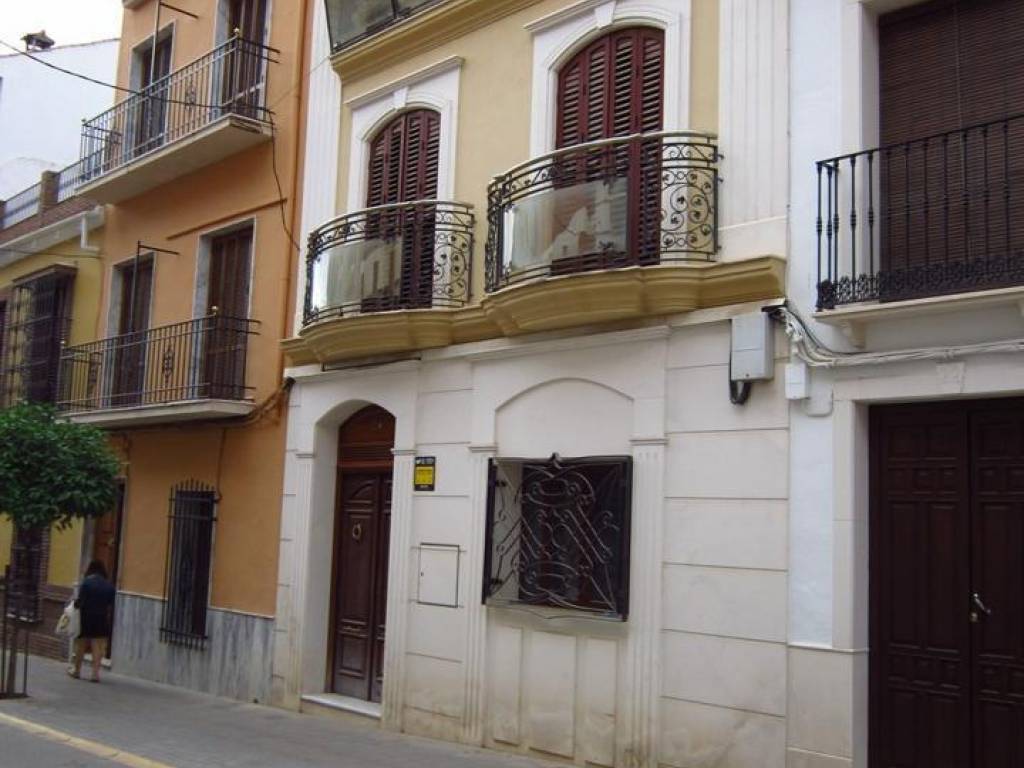 Venta Chalet en Calle Manuel Melgar Puente Genil. Con terraza 383 m²