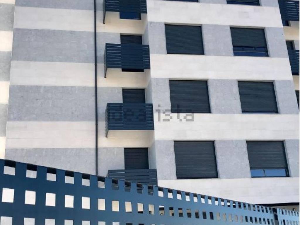 Venta Piso Palencia. Piso de tres habitaciones Planta baja plaza de aparcamiento con terraza