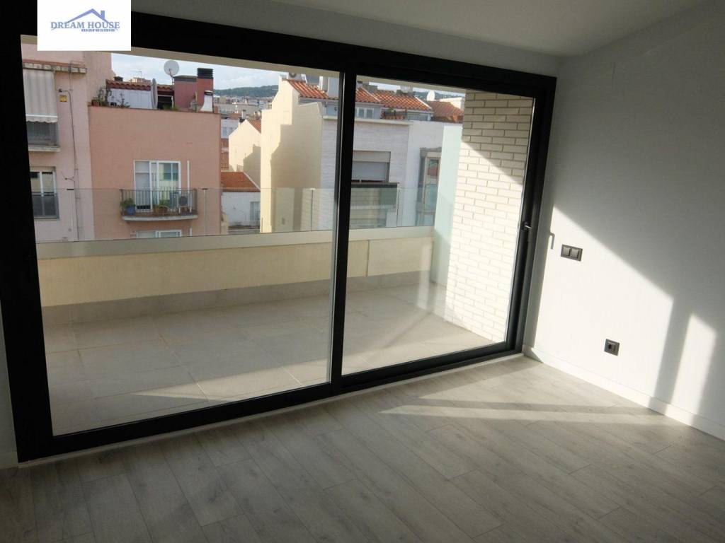 Venta Piso Mataró. Piso de tres habitaciones en Cami Ral. Cuarta planta con terraza