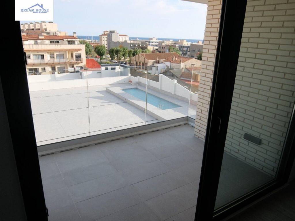 Venta Piso Mataró. Piso de tres habitaciones en Cami Ral. Cuarta planta con terraza