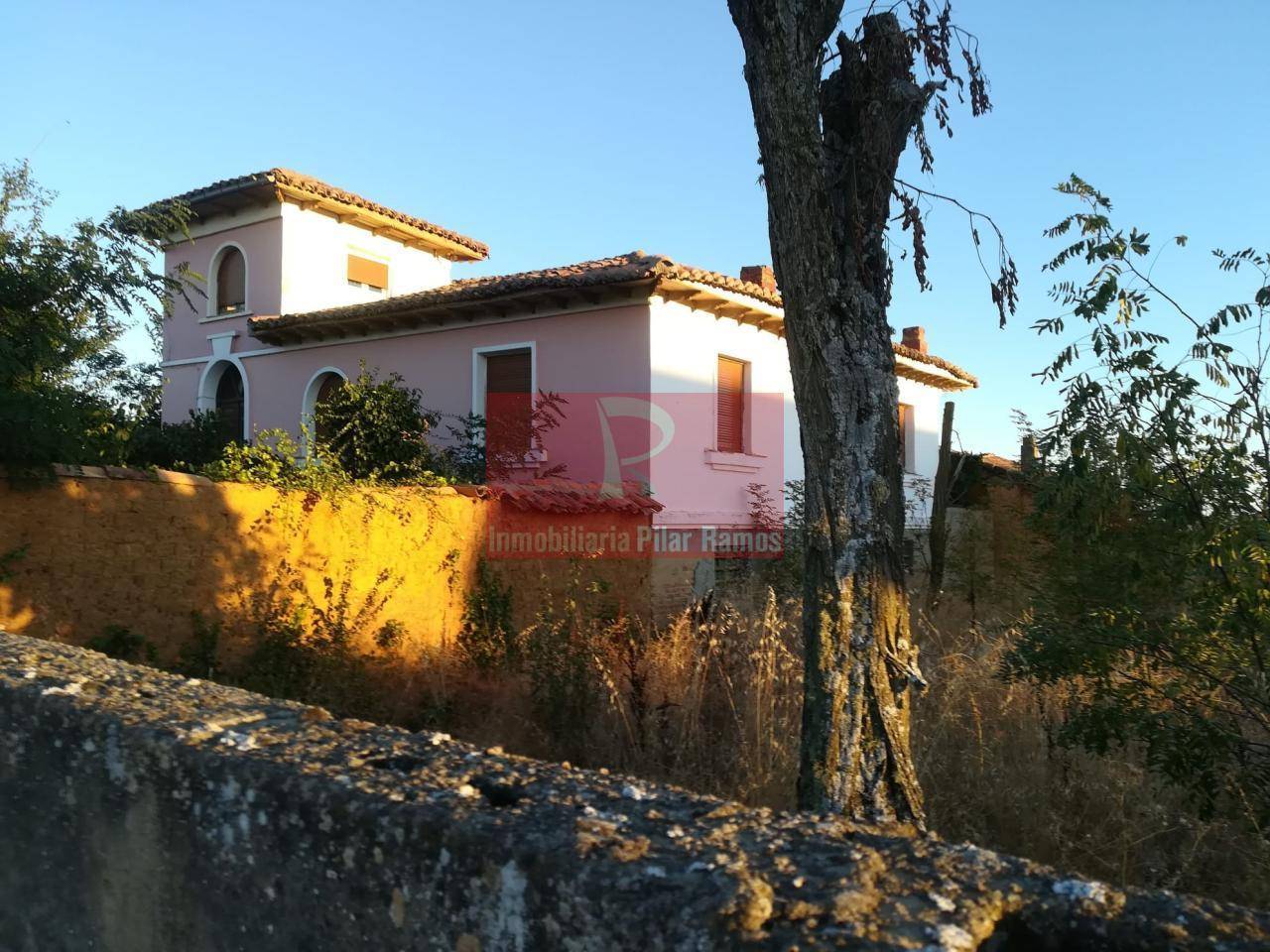 Casas y pisos en venta en el área de Área de Sahagún - León - Indomio