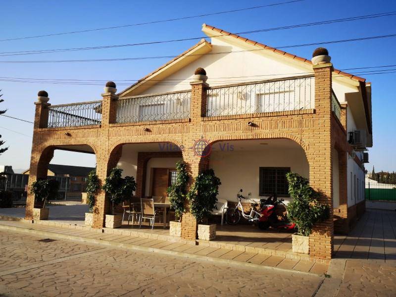 Venta Casa unifamiliar en Paseo de los Algarrobos Lorca. Buen estado plaza de aparcamiento 432 m²