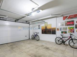 garaje privado para 2 vehículos