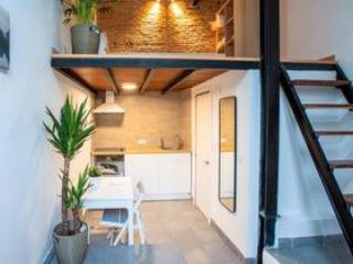 Piso de tres habitaciones 90 m², El Raval, Barcelona
