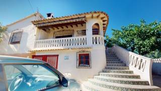 Terraced house for sale