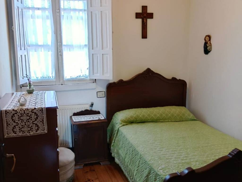 DORMITORIO 1, PRIMERA