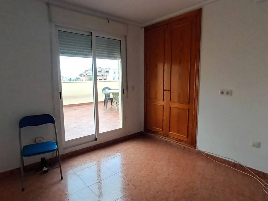 DORMITORIO BAJO CON SALIDA A TERRAZA