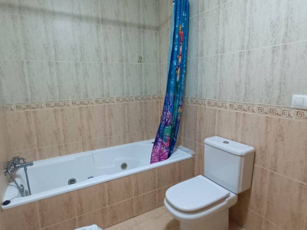 BAÑERA CON HIDROMAS