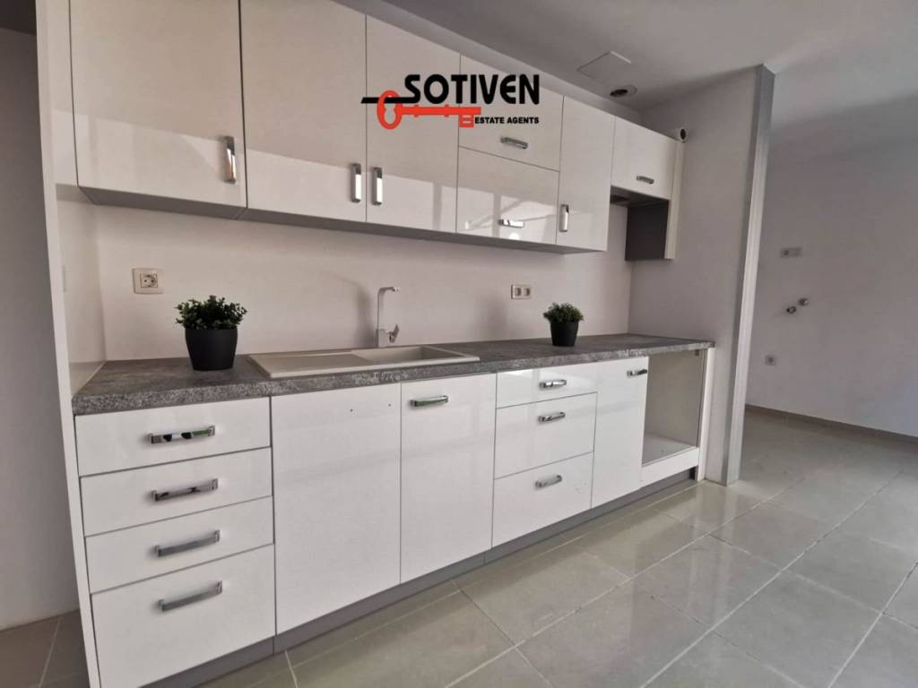 SE VENDE SIN AMUEBLAR - SOLD UNFURNISHED