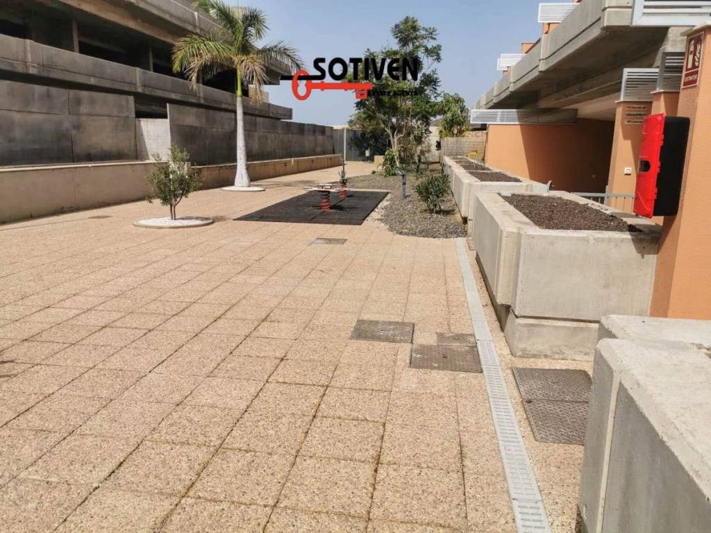 SE VENDE SIN AMUEBLAR - SOLD UNFURNISHED