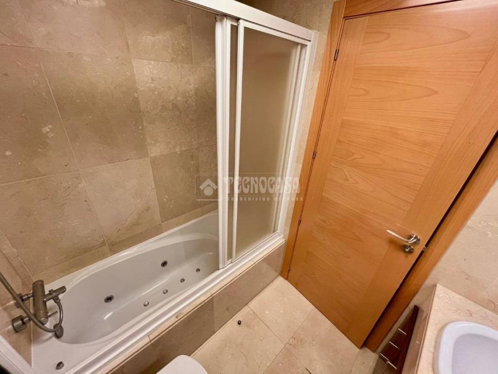 BAÑO SUITE CON BAÑERA HIDROMASAJE