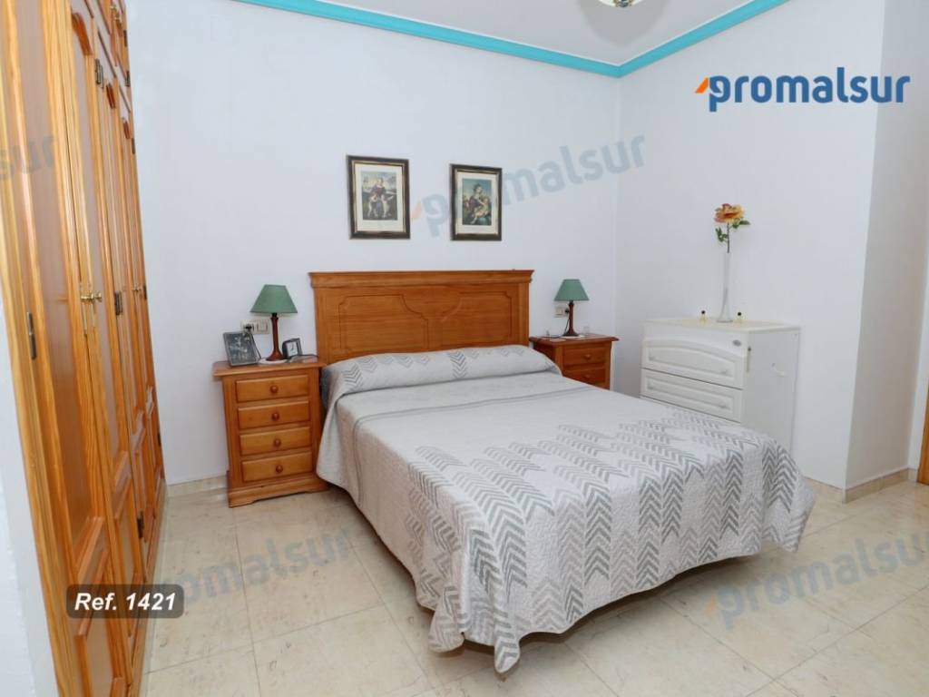 Dormitorio principal con baño