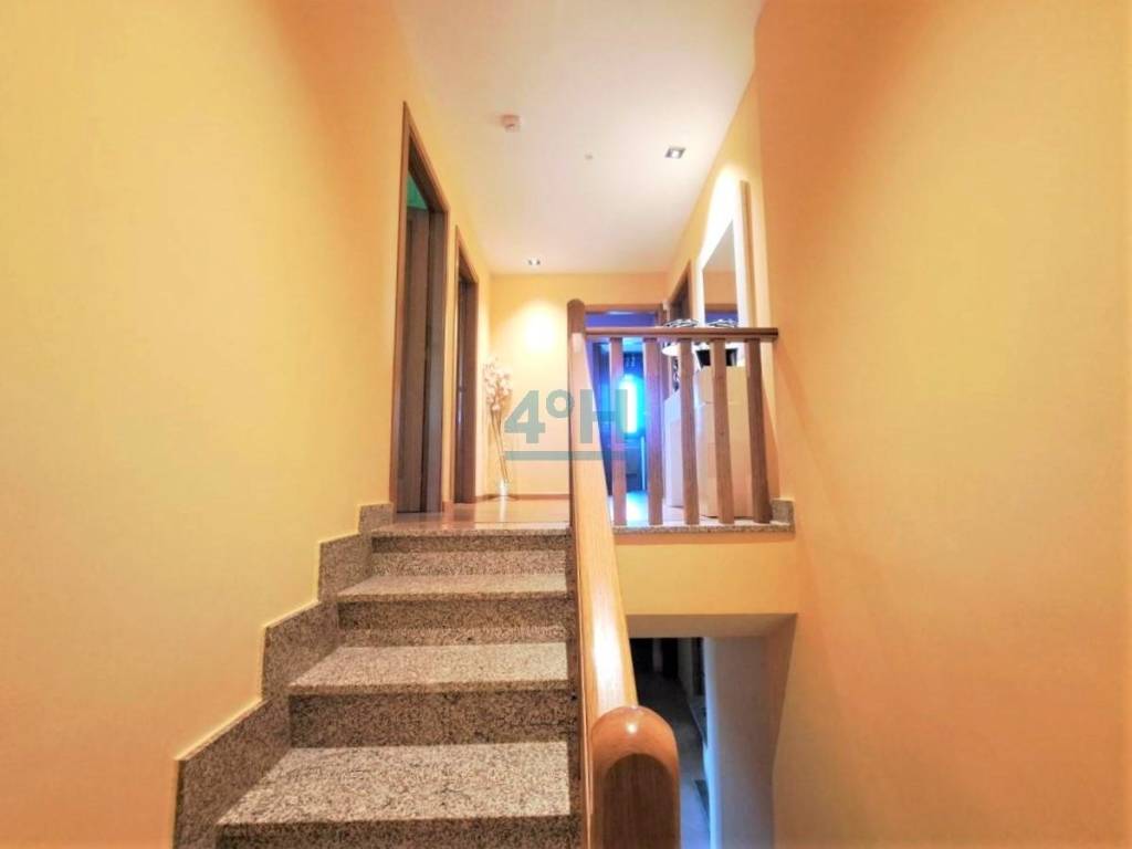Acceso planta superior
