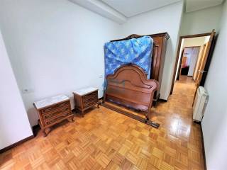 Dormitorio principal con balcón