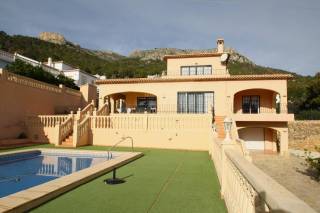 Terraced house for sale