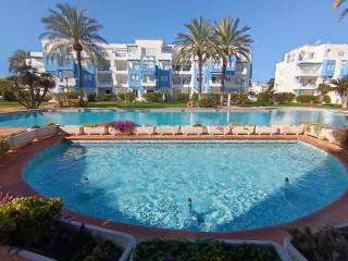 Piscina adultos, infantil y jacuzzi