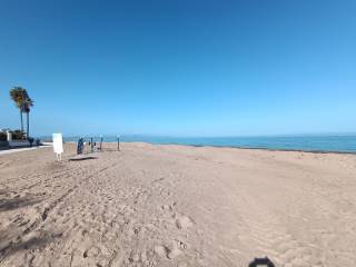 Playa Molins, amplia y de arena