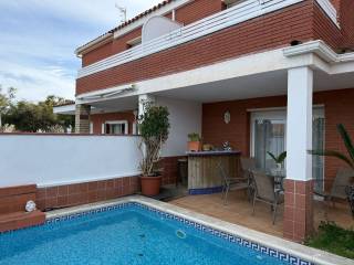 Casa adosada en venta