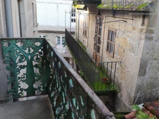 Balconada de hierro a calle Real