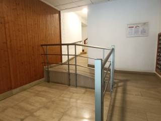 Edificio adaptado con rampa