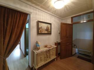 HALL HACIA LA DERECHA