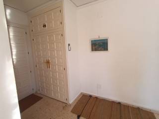 Armario supletorio en la entrada