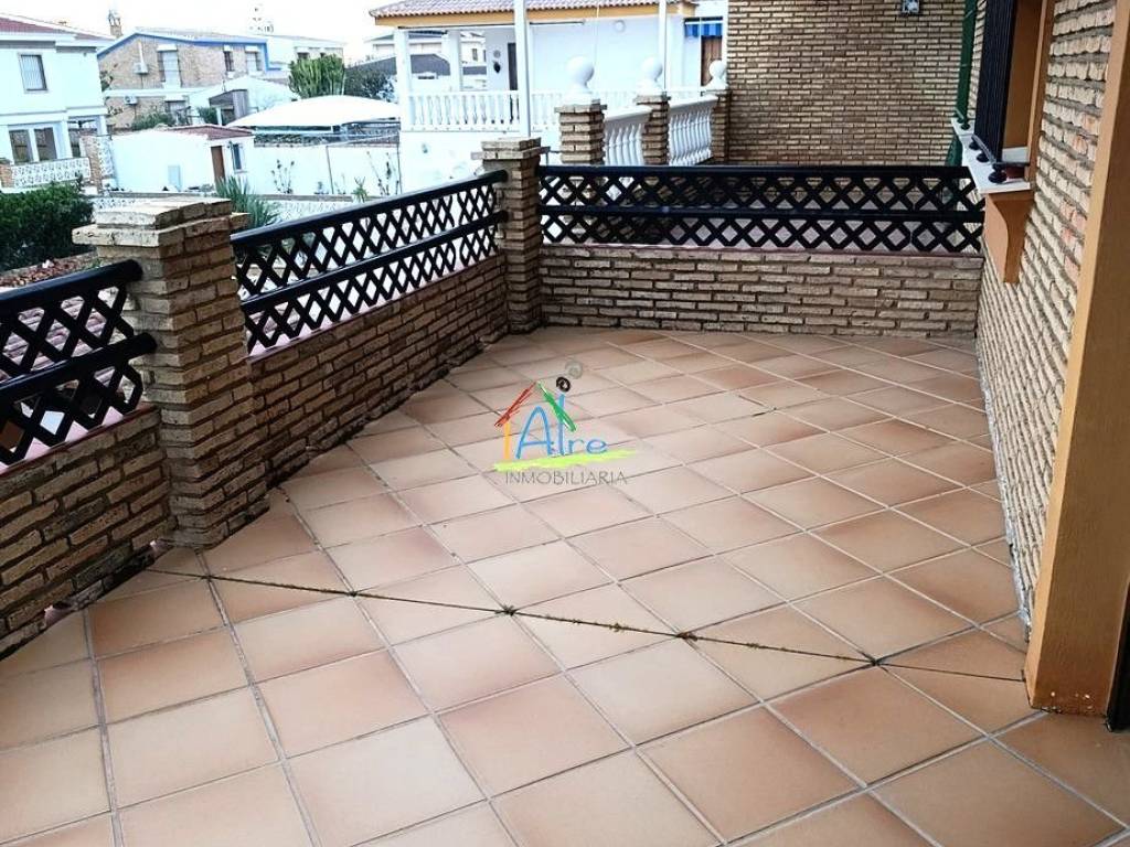 terraza con acceso desde el salon