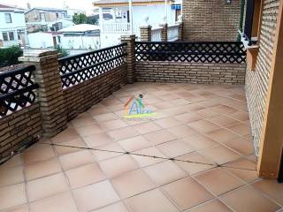 terraza con acceso desde el salon