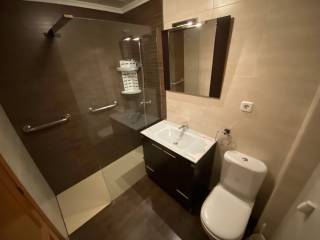 Cuarto de baño con ducha