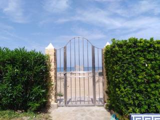 Puerta acceso a playa
