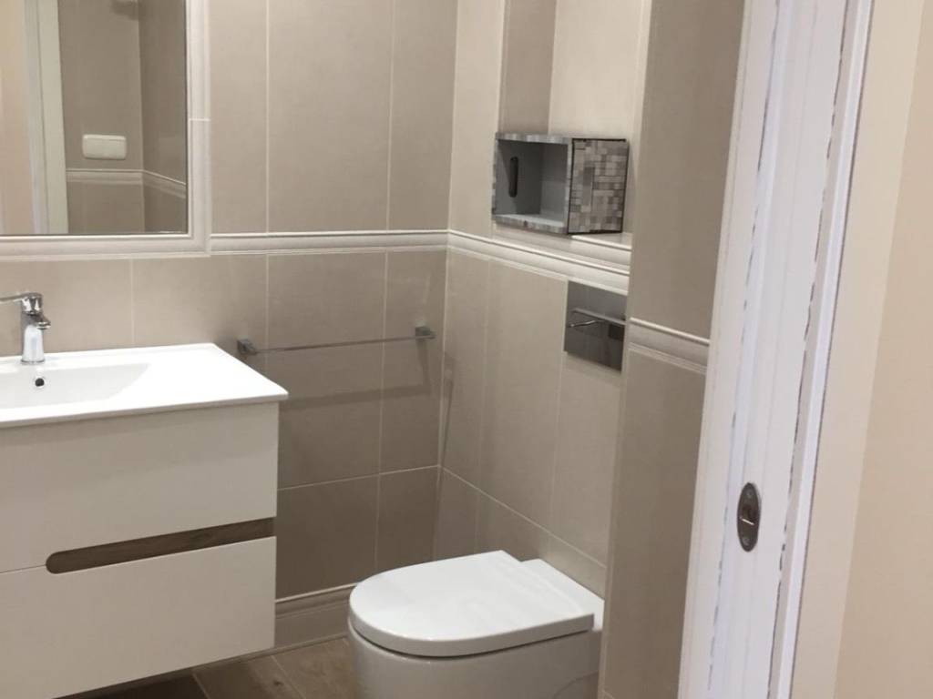 Alquiler Piso Marbella. Piso de tres habitaciones, Muy buen estado, quinta planta, con balcón